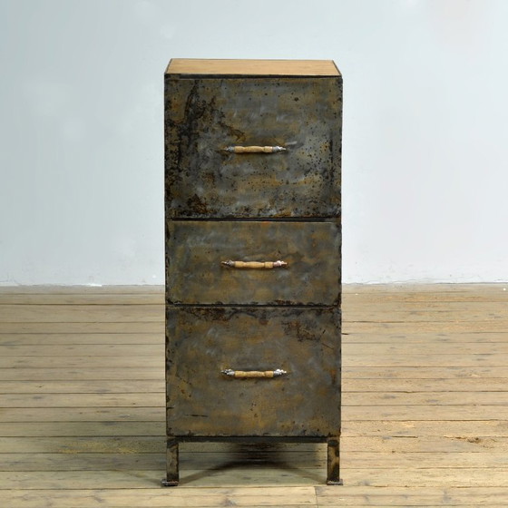 Industriële ladekast, circa 1950 – Ladekasten, Metal, Wood (photo 2 of 9)