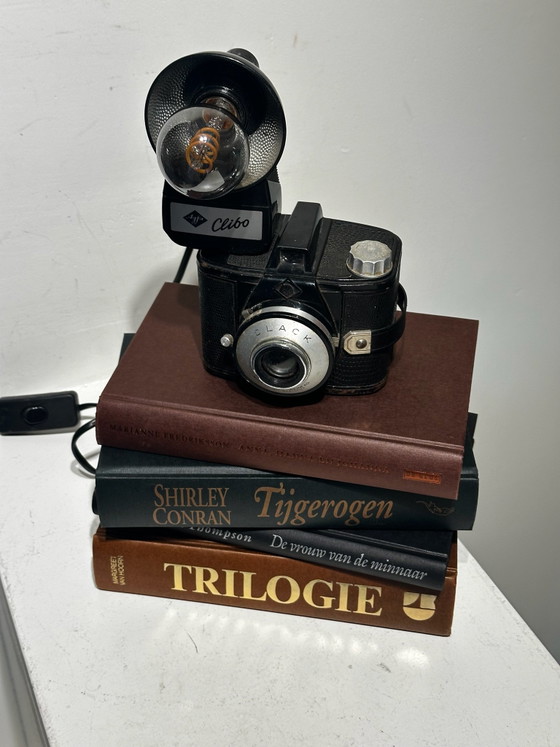 Unique camera table lamp on a stack of books – Glass, Metal (photo 8 of 8)