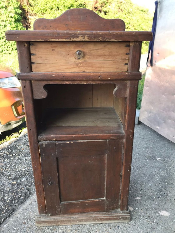 Antiker rustikaler Nachttisch aus Kiefernholz – Nachttische, Rustic (photo 7 of 11)