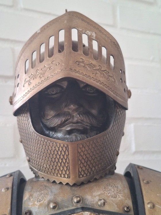 Image 1 of NIKKA Ridderbuste Brons Whisky Knight Decanter Japan. Bernsteinflasche und 6 Bernsteingläser