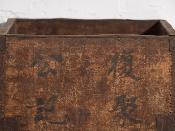 Antica misura per grano Dou in legno di olmo, Cina, circa 1900, Oggetti decorativi, Ferro, Marrone, Rustic (foto 5 di 9)
