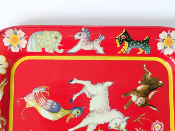 Image 1 of Bandeja de hojalata roja de mediados de siglo | Estilo de arte popular escandinavo | Decoración navideña