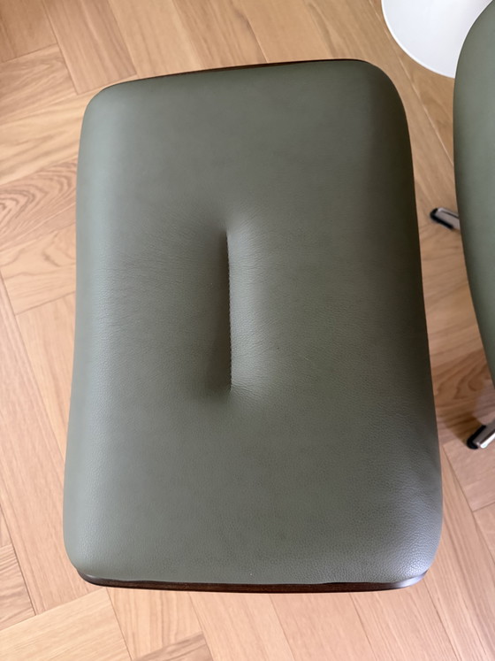 Conformément à la chaise longue Time Out verte – Chaises & fauteuils, Leather, Metal (photo 7 of 8)