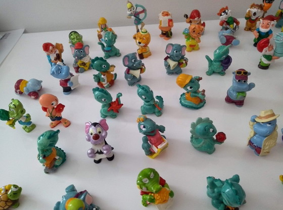 Image 1 of Kinder Surprise eierfiguurtjes, lot van 90 stuks. Periode: jaren 1990/2000, gespeeld.