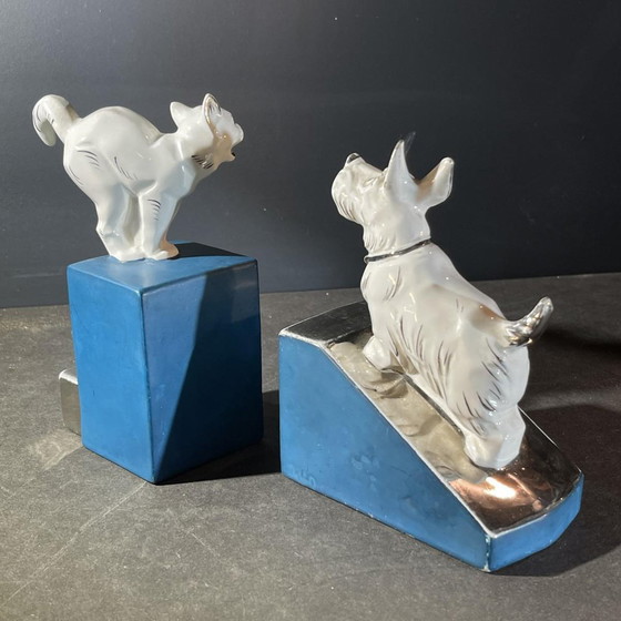 Fermacarte Art Déco Asimmetrici in Cromo Bianco Blu & Ceramica, Anni '30, Set di 2 – Oggetti decorativi (photo 12 of 17)