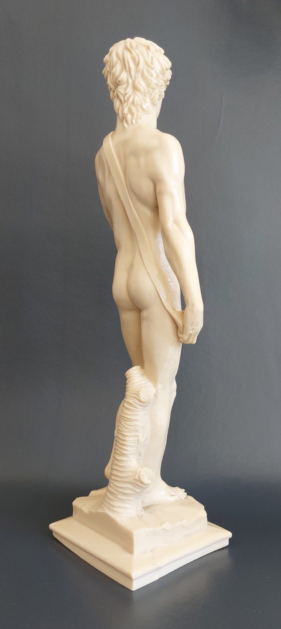 Image 1 of Escultura decorativa inspirada en David (Miguel Ángel) – Estatua de resina (38 cm)