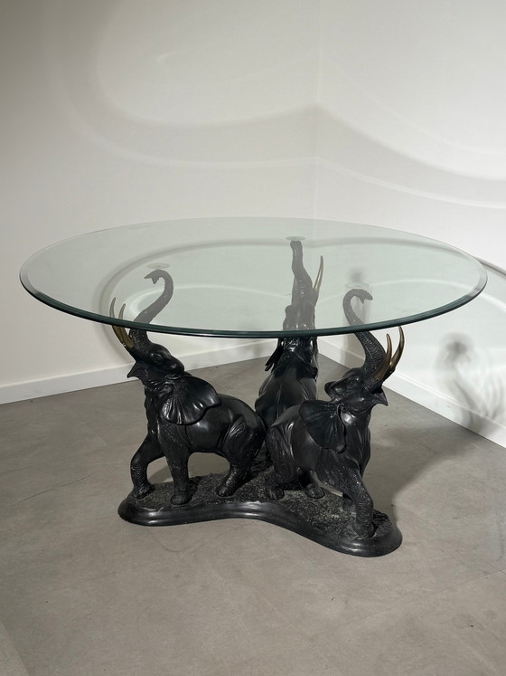 Vintage Bronze Elephant Trio Dining Table with Round Beveled Glass Top – Regency Style – 130 cm (photo 2 of 7)