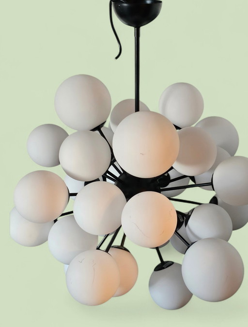 Colmore Sputnik kroonluchter – 30 glazen bollen – zwart metaal – Ø80 cm