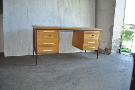 Mid-Century Hongaars Bureau – Mid Century Modern (photo 2 of 8)