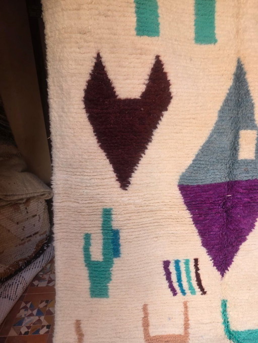 Tappeto Azilal astratto verde e crema 242 x 154 cm