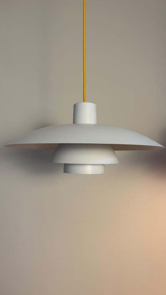 Set van 2 vintage PH4 hanglampen, Louis Poulsen, Metaal, Wit (foto 7 van 11)