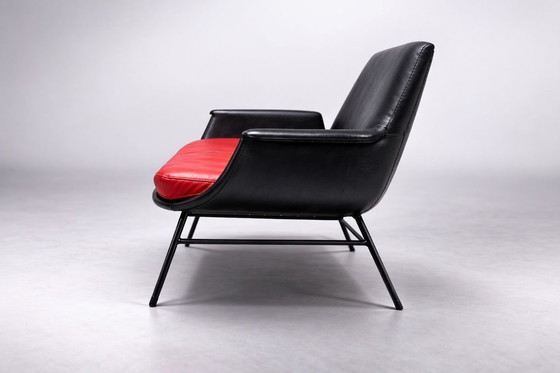 Image 1 of Zweisitzer-Ledersofa aus der Mitte des 20. Jahrhunderts, 1960er Jahre, Tschechoslowakei