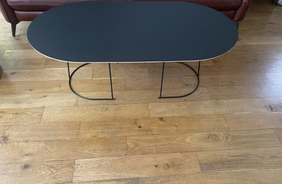 Muuto Airy Salontafel van Cecilie Manz, Metaal, Hout, Zwart (foto 2 van 5)
