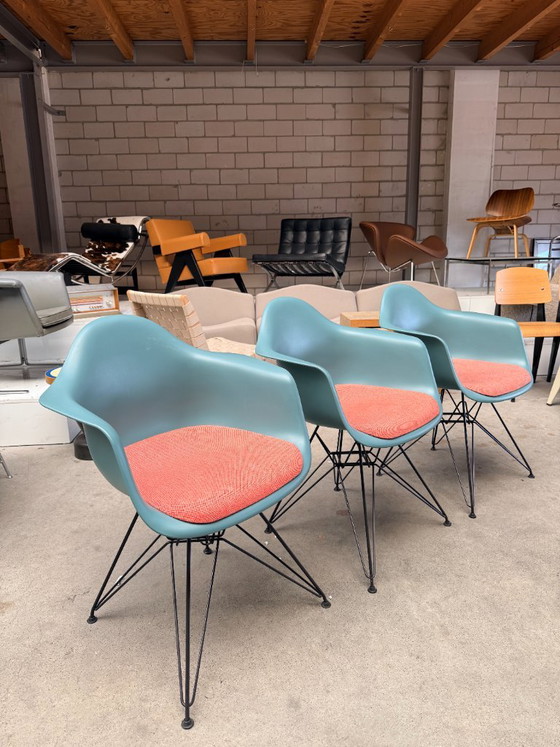 Vitra Eames DAR chair, Charles und Ray Eames (Lagerbestand: 6) – Esszimmerstühle, Metall, Kunststoff (photo 2 of 12)