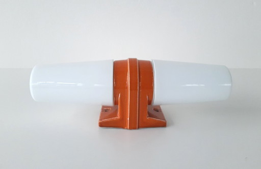 Porseleinen vintage wandlamp van Ifö Electric met 2 lichtpunten, oranje jaren 60 lamp ontworpen door Sigvard Bernadotte