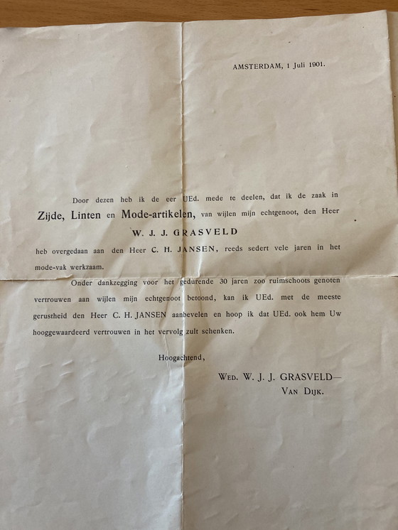 Image 1 of Antique step sewing machine from 1873