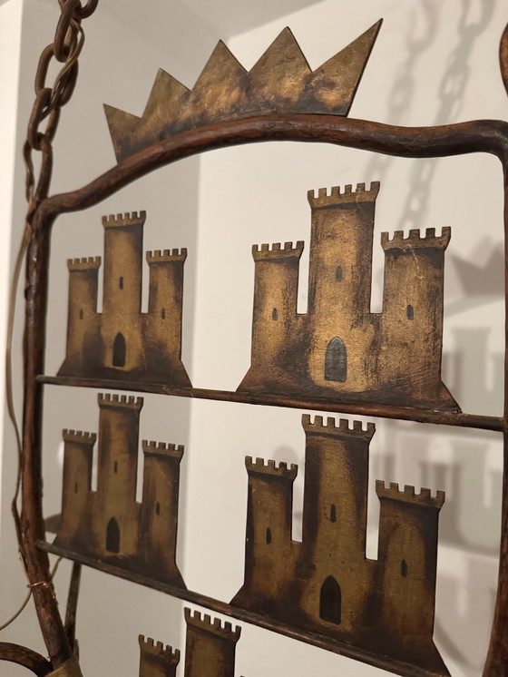 Image 1 of Middeleeuwse smeedijzeren kroonluchter in heraldische stijl