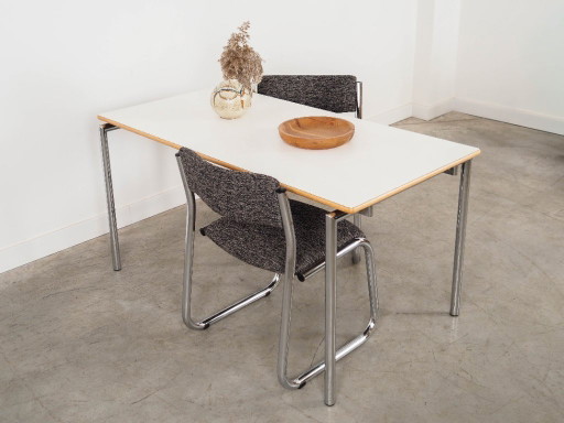 Mesa laminada, diseño danés, 2000, fabricada por Randers Møbelfabrik.