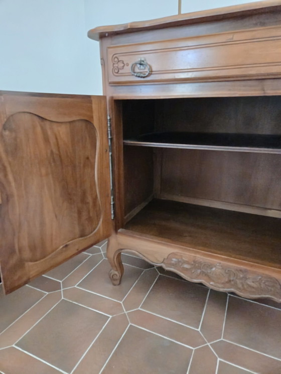 Piccola credenza / cassettiera in noce stile Luigi XV – Credenze, Legno (photo 3 of 9)