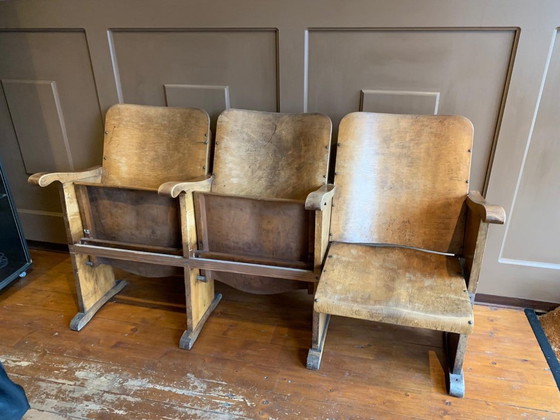 Image 1 of Bioscoopstoelen 3 stukt hout mooie patine