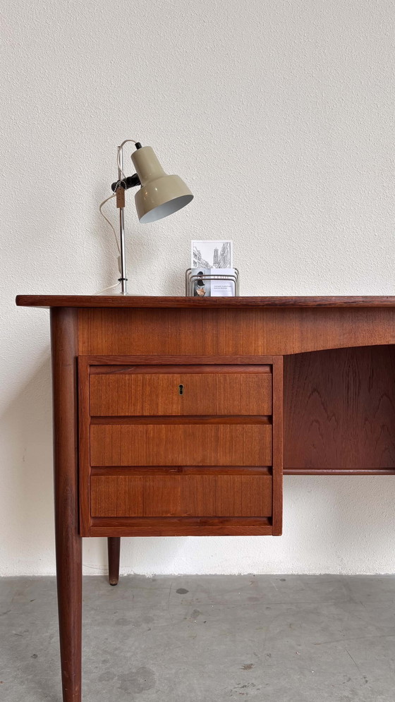 Image 1 of Bureau vintage danois (2 faces) Teck