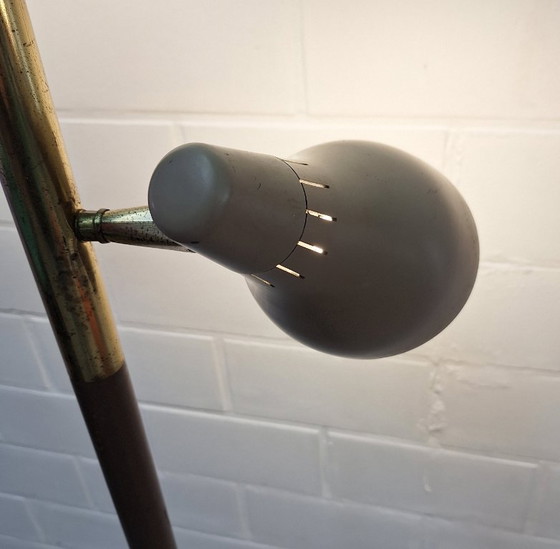 Image 1 of Lampadaire Lightolier de Gerald Thurston, style milieu du XXe siècle.