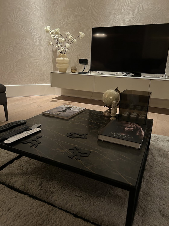 Image 1 of Natuurstenen salontafel - Janua SC54 - zwart marmer met goudader