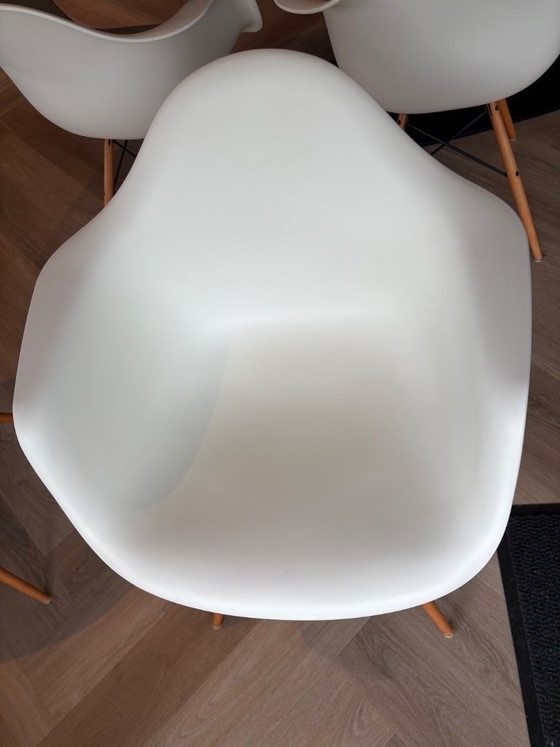 Image 1 of 6 chaises Vitra DAW blanches