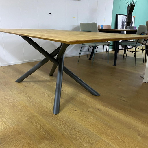 Netz – Bert Plantagie, eettafels (photo 2 of 5)