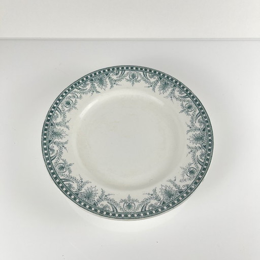 Plato de presentación con pie, de loza, modelo "Wilbur", Moulins des loups, finales del siglo XIX - principios del siglo XX.