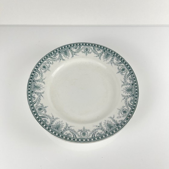 Image 1 of Plato de presentación con pie, de loza, modelo "Wilbur", Moulins des loups, finales del siglo XIX - principios del siglo XX.