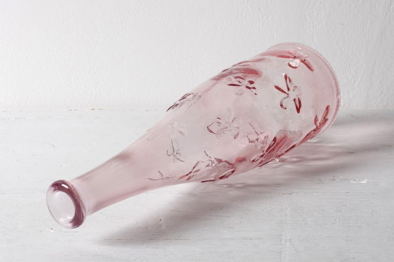 Roze glazen fles met madeliefjes / Vintage Flack Or vaas / Emma Dafnäs / Ikea / jaren 90 – Tafelaccessoires (photo 3 of 9)