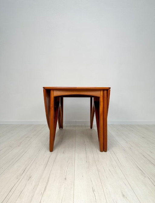Grote design eettafel van teak met poortpoot door Niels Koefoed jaren 60