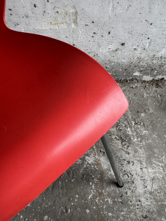 Image 1 of Paire de chaises "Maui" rouges Chaises par Vico Magistretti pour Kartell - Italian Design