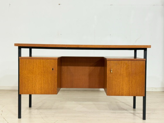 Image 1 of Mid-Century Danish Teak-Schreibtisch mit Metallgestell / Bürotisch / 60er Jahre