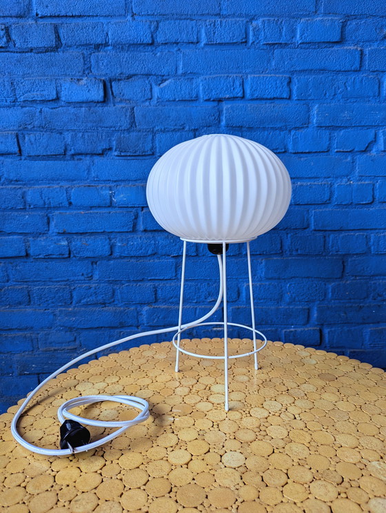 Image 1 of Vintage scandinavische opaline glas tafellamp, 1960s