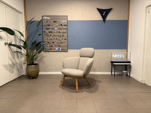 Artifort | Khodi Feiz | Bras Armchair | Grey Fabric & Natural Oak | 1 piece