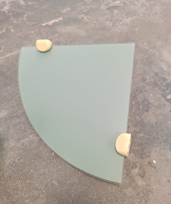 Image 1 of 2 étagères d'angle en verre vintage pour salle de bain