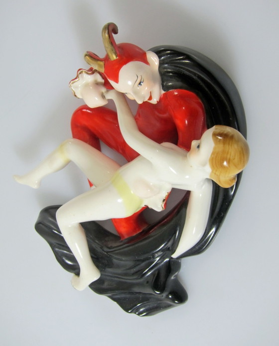 Image 1 of Sammlerstück: „Satyr und Nymphe“, Porzellan-Wandskulptur im Art-déco-Stil aus den 1930er Jahren.