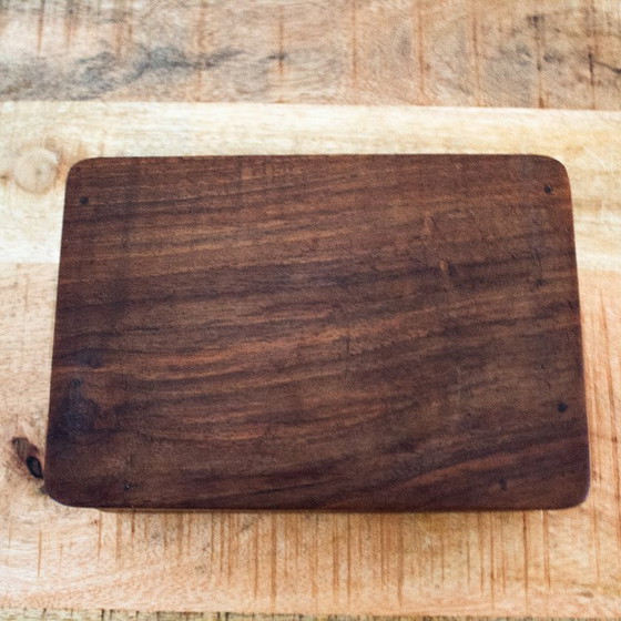 Image 1 of Boîte à bijoux vintage de style moderne du milieu du siècle : bois de noyer aux bords arrondis