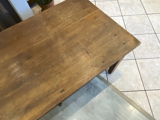 Image 1 of Tavolino rustico da caffè in rovere massello con 1 cassetto, circa 1930