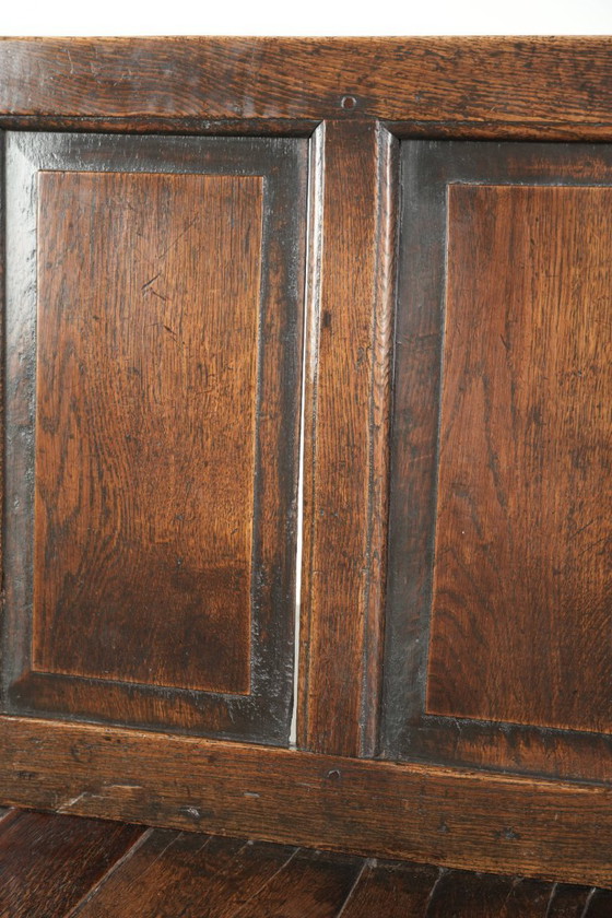 Image 1 of Prachtige antieke Engelse houten bank/ halbank uit begin 18e eeuw met prachtige warme kleuren en mooie details