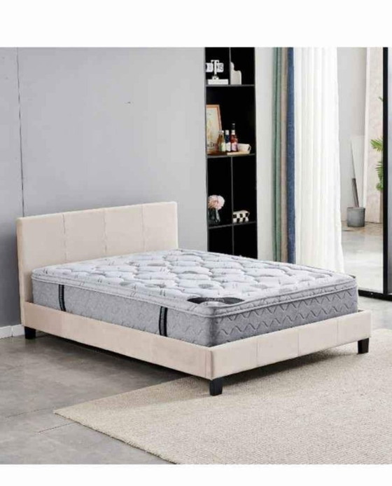 Image 1 of bed met lattenbodem en matras