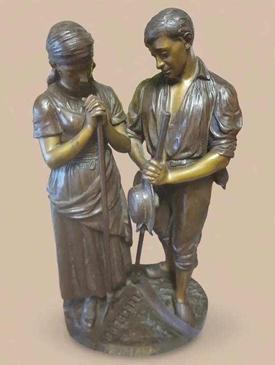 Large Angelus Sculpture - praying peasant couple - 67 cm - 14.7kg - spelter with old bronze patina, Metal (photo 2 of 5)