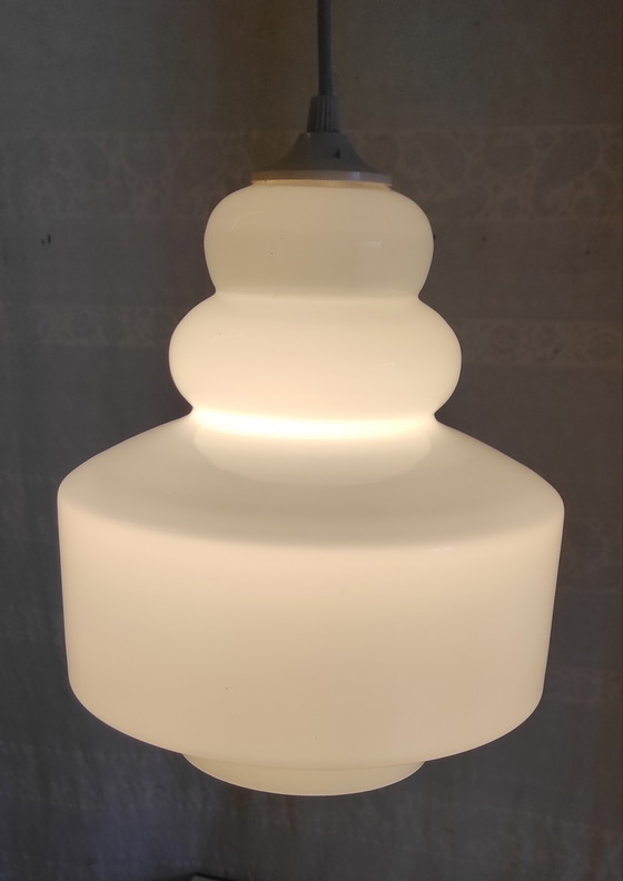 Image 1 of Lámpara colgante de estilo escandinavo con pantalla de cristal opalino - mediados del siglo XX