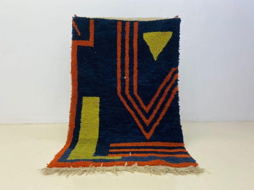 Off-white rug with geometric patterns, 250cm x 150cm