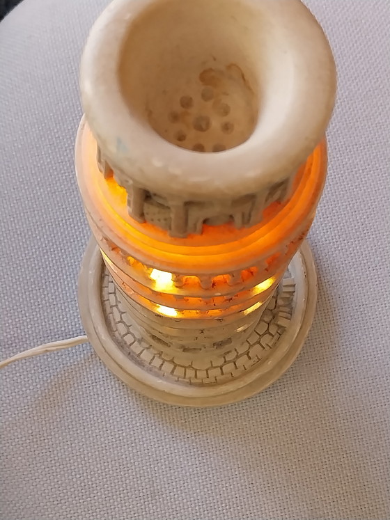 Image 1 of Lampe de table souvenir italienne des années 1970, représentant la Tour de Pise (25 cm de hauteur), 25 cm de haut.