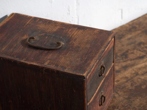 Antica cassettiera giapponese piccola laccata con due cassetti – Giappone, circa 1910 – Cassettiere, Leather (photo 11 of 40)