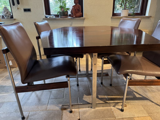 Eettafel-Set mit 4 Stoelen; 60er Jahre; Houten Blad; Metalen-Unterstell. Stoelen opnieuw bekleed.