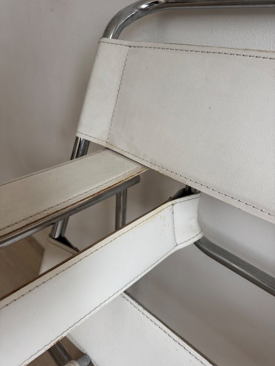 Image 1 of wasilly lounge chair white leather